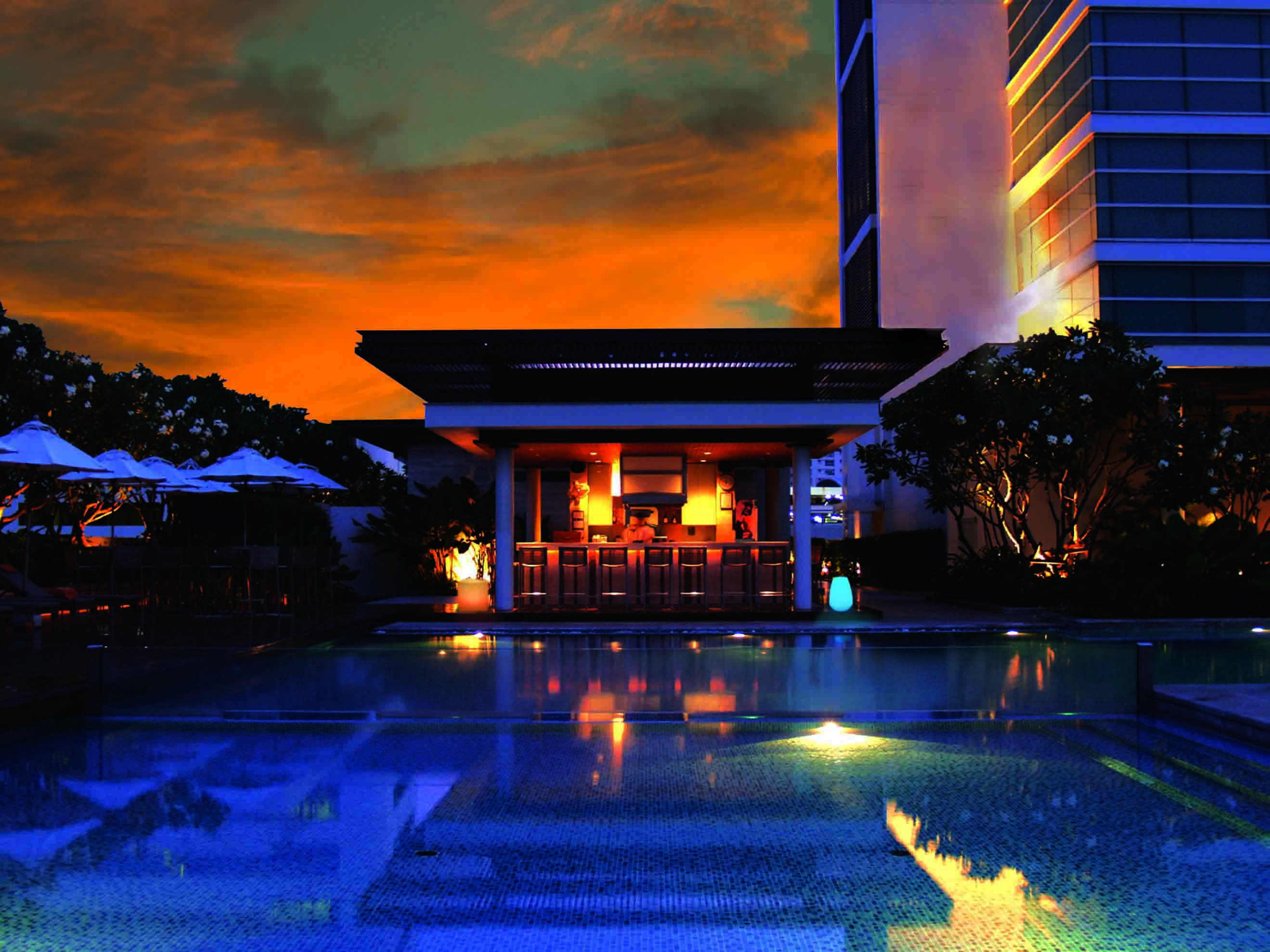 Pullman Bangkok King Power Hotel Exterior photo The pool at the hotel